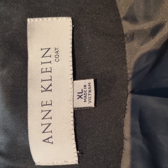 Ladies overcoat.  Anne Klein.  Size 14 - Picture 2 of 2